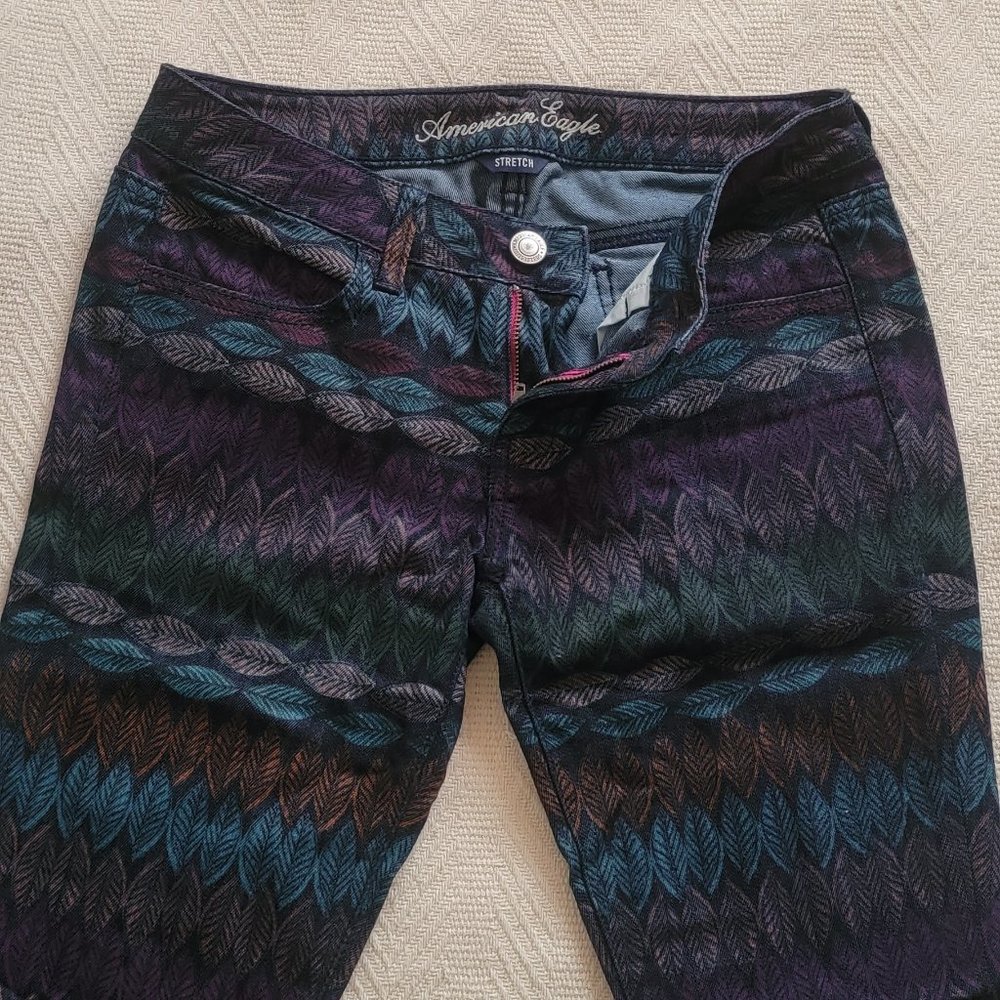 American Eagle Leaf Patterned  Stretch Jeggings Size 4 - NWOT